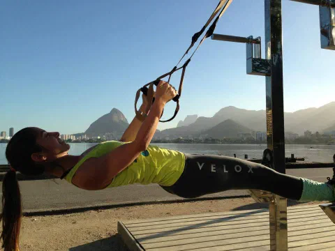 Julia coaching a TRX suspension training session